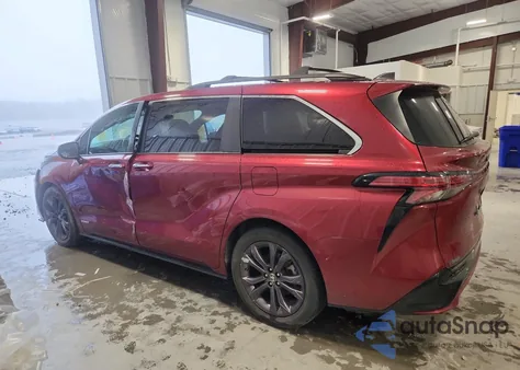 2021 Toyota Sienna Xse 7-Passenger z USA, uszkodzony, nr VIN 5TDXRKEC3MS056858